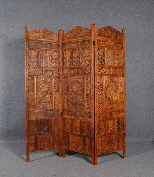 Paravent, 3-teilig, Holz durchbrochen und floral beschnitzt; Höhe 184 cm
