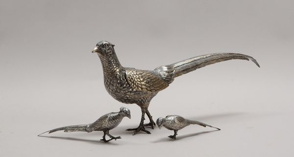 3 Dekorationsfiguren, versilbert, 'Fasanengruppe'; Länge 19 cm - Länge 45 cm
