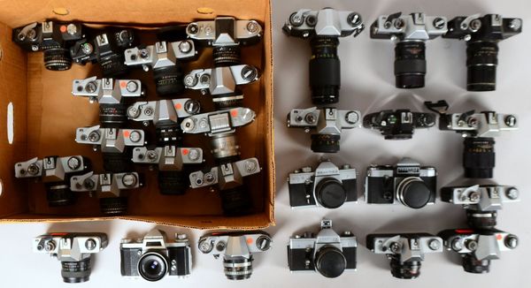 Fotogr.-Konvolut, Praktica: versch. Mod. ('MTL 3', 'Super TL', 'MTL 5', u.a.), mit Obj., 28 St.