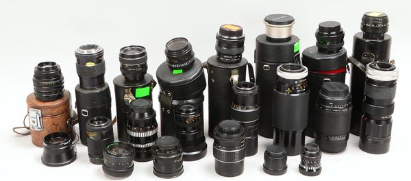 Fotogr.-Konvolut, versch. Kamera-Obj.: Super Albinar, Beroflex, Canon, Carenar, u.a., 20 St.
