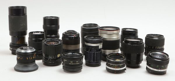 Konvolut Kamera-Obj.: Voigtländer, Tamron, Vivita, Exakta, Sigma, u.a., 15 St.