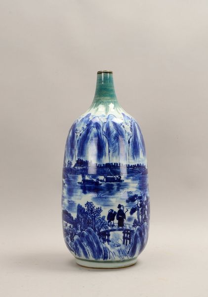 Porzellanvase, mit maritimem Unterglasurdekor in Blau, ungemarkt; Höhe 55 cm