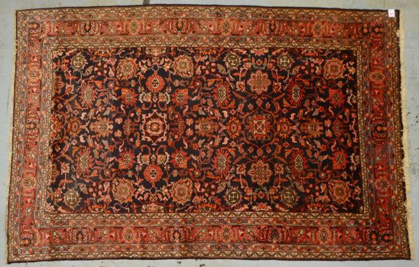 Malayer, alt, Flor in guter Erhaltung; Maße 333 x 215 cm