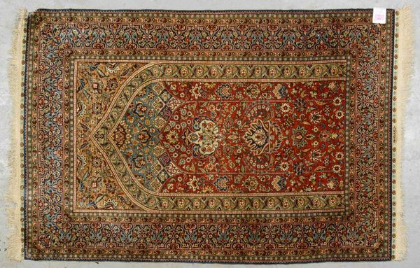 Hereke, Seide auf Seide, sehr feine Kn., ca. 600.000 Kn./qm, Flor in insges. gutem Zust.
