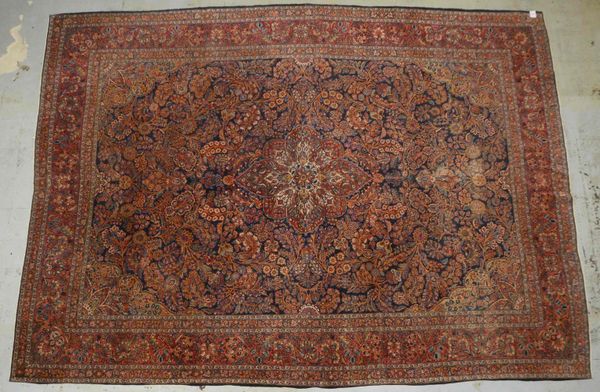 Sarough-Mohajeran, mittelf. bis feine Kn., floral gem., mit Medaillon; Maße 423 x 310 cm