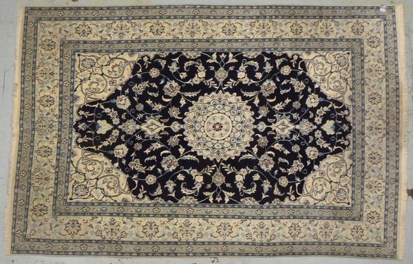 Royal Kashmar, mittelfeine bis feine Kn., Flor in gutem Zustand; Maße 300 x 198 cm
