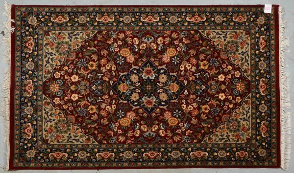 Orientteppich, sehr feine Kn., Flor in sehr gutem Zustand - gereinigt; Maße 200 x 122 cm