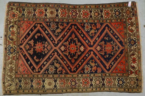 Malayer, älter, mittelfeine Knüpfung, Flor gleichmäßig dünn; Maße 197 x 129 cm