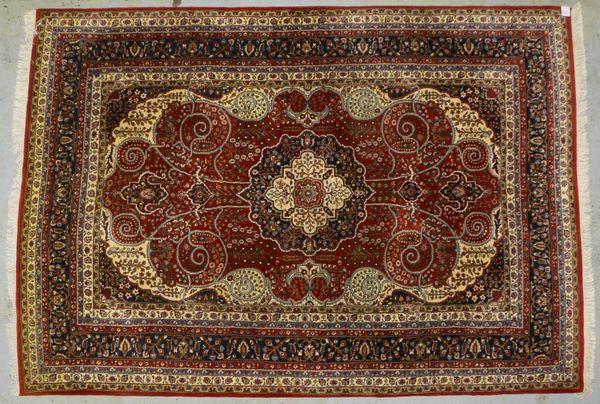 Indo-Täbriz, feste mittelfeine Kn., hochflorig - guter Zust.; Maße 315 x 222 cm