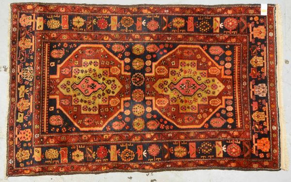 Meschkin, mittelfeine Kn., gleichm. Flor - in guter Erhaltung; Maße 220 x 143 cm