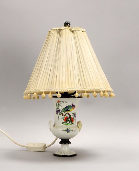 Meissen (I. Wahl), Tischleuchte, 1-fl., amphorenf. Porz.-Korpus mit Silbermont.