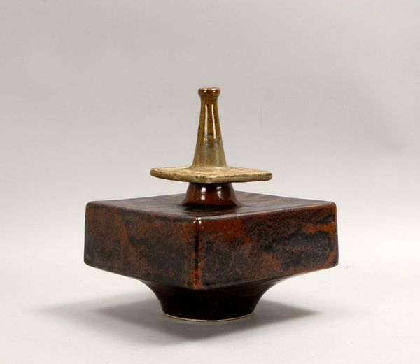 Crumbiegel, Dieter (*1938), Künstler-Keramikvase, außergewöhnl. Ausf., mit Bodensign.