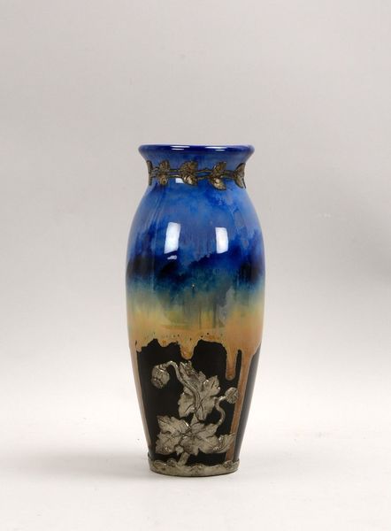 Fritz Krug, Porzellanvase, Wandung mit Laufglasur, mit Metallmontierung; Höhe 31,5 cm