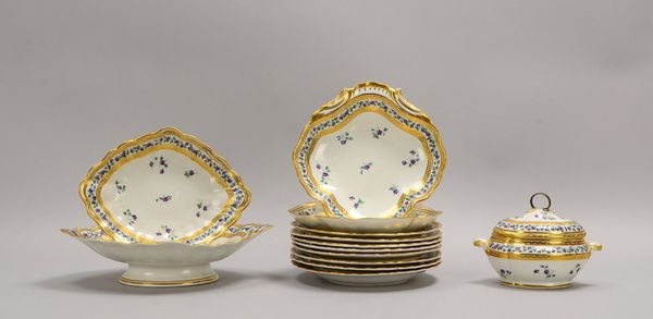 Royal Crown Derby, Restservice, 'Streublümchen'; 8x Teller, 4x Schalen, 1 Saucière