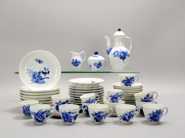 Royal Copenhagen, umfangr. Kaffeeservice, Dekor 'Blaue Blume', 52-tlg., div. Teile
