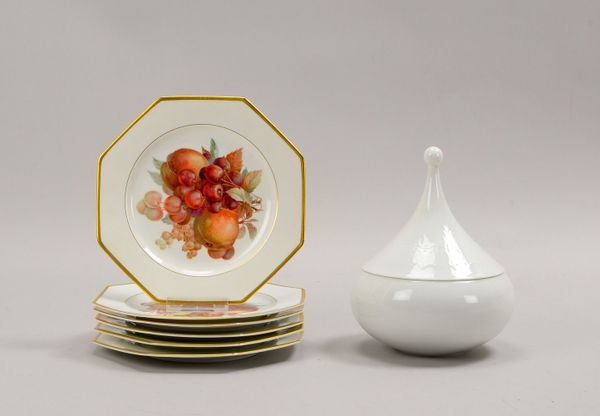 Rosenthal, 6 Porz.-Obstteller, polychr./goldstaff.; und Deckelgefäß, Höhe 20 cm