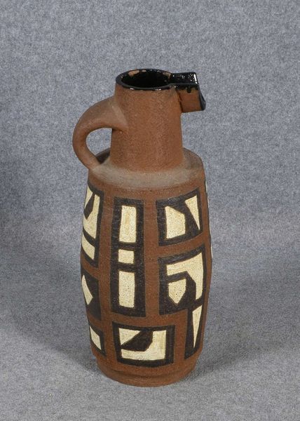 Bodenvase, Steingut, Wandung umlaufend mit geometrischem Dekor; Höhe 70 cm