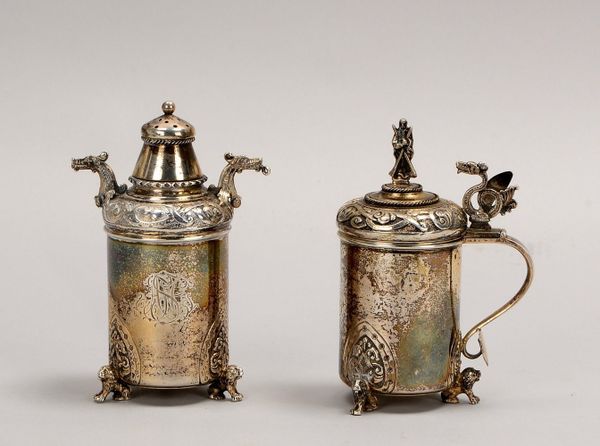2 Würzgefäße, 830 Silber (u.a. Meisterpunze 'TO'), Salzstreuer und Senftöpfchen/mit Glaseinsatz; Höh