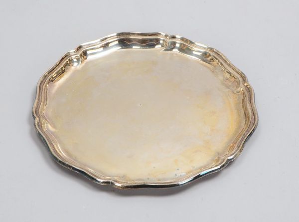 Wilkens, Serviertablett, 835 Silber, mit Barockrand; Ø 25,5 cm, Gew. 403 g