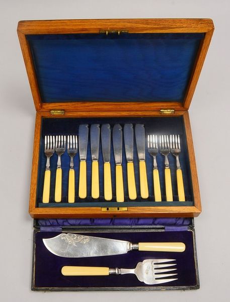 Servierteile (England), vers.: Fischbesteck, für 6 Pers., und Fisch-Vorlegebest.