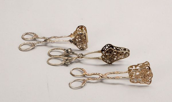 Kl. Gebäckzangen-Konvolut, Silber, verschiedene Ausführungen, 3 Stück; Gew. 136 g