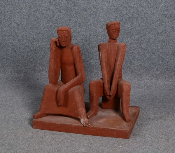 Görsch, Helmut, 3-tlg. Skulpturengruppe, Steinmasse ziegelrot gefasst; Höhe 53 cm