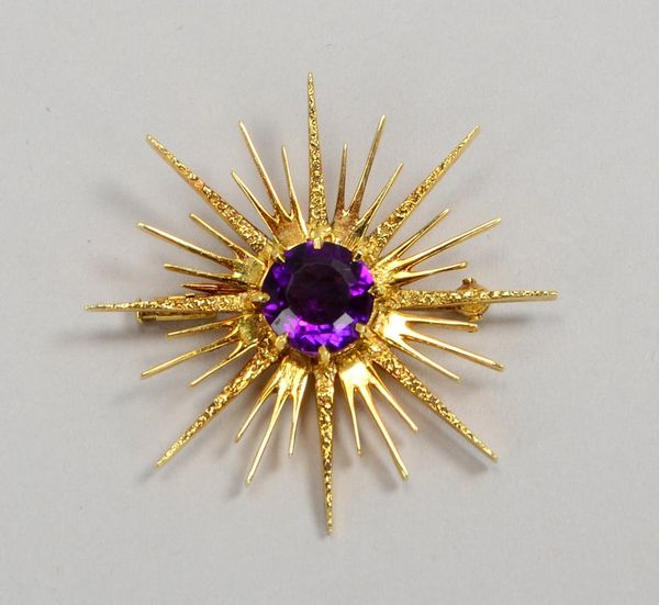 Brosche, 585 GG (gest.), 'Sonne', mit fac. Amethyst im Rundschliff; Ø 4 cm, Gew. 8,10 g