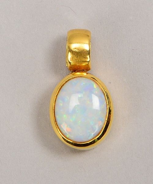 Anh., 750 GG-Fassung besetzt mit Opal-Cab. von ca. 1,60 ct, mit Clipschl.; Gew. 3,20 g