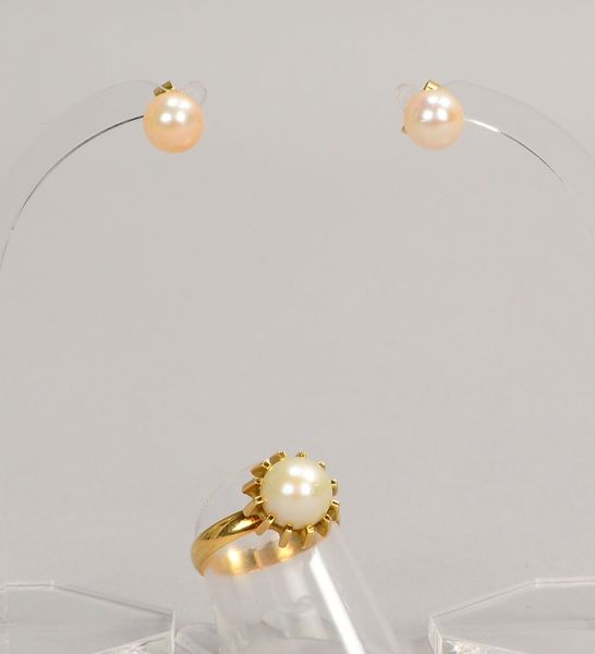 Schmuckset, 585 GG (gest./gepr.), mit Perlenbesatz: Ring, RG 54, und Paar Ohrstecker