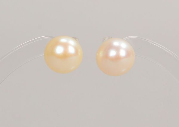 Paar Ohrstecker, 585 GG (gest.), jeweils mit Zuchtperle/Ø 9 mm; Gew. zus. 2,40 g