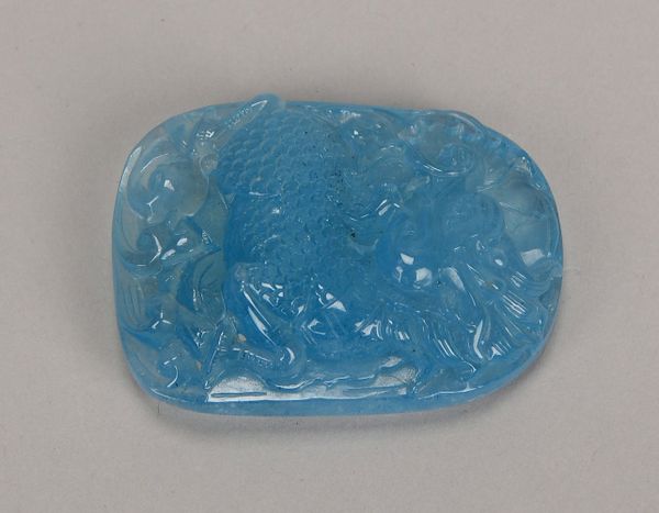 Anhänger, natürl. Aquamarin/ca. 219 ct, mit handgeschnittenem Motiv ('Drache') - unbeh.