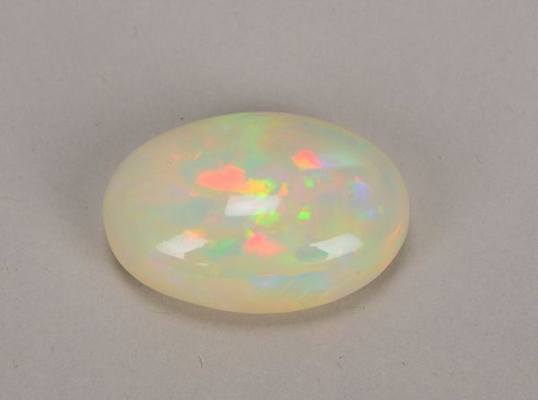 Loser Opal/ca. 51,25 ct, im Cabochonschliff, Farbe von schöner Leuchtkraft