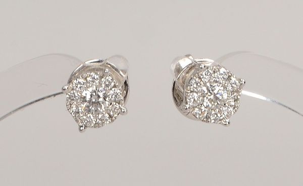 Paar Ohrstecker, 750 GG/WG (gest.), mit je 10-f. Brillantbesatz; Ø 6 mm, Gew. 2 g