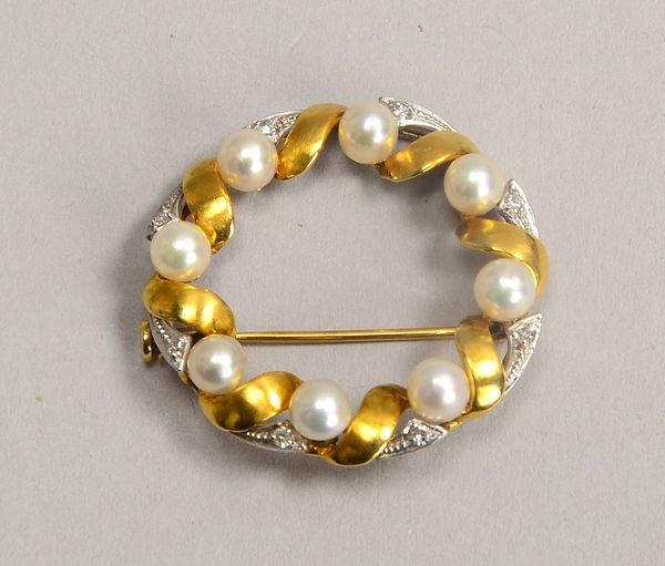 Brosche, 585 GG/WG (gest.), mit je 8x Perlen und 8x Diamanten; Ø 3 cm, Gew. 6 g