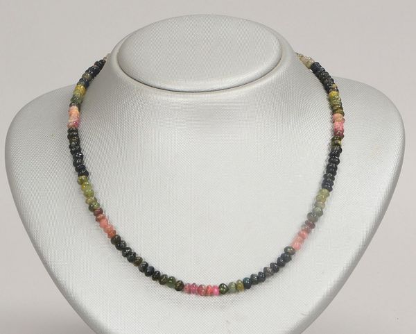 Halskette, mit Turmalinbesatz/Ø Perlen 4 mm - Schließe fehlt; Länge 42 cm