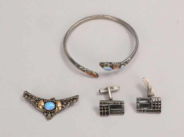 4 Silberschmuck-Teile: Armspange, Brosche und Paar Manschettenkn.; Gew. zus. 51 g
