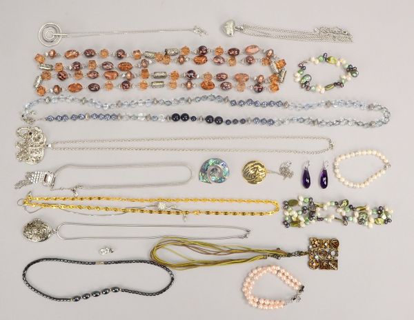Modeschmuck: 13x Halsketten und 3x Armbänder, versch. Ausf./untersch. Besatz