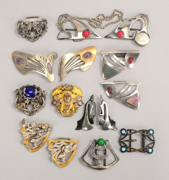 9 Gürtelschnallen-Slg. (Jugendstil), Metall, versch. Ausf./teils mit Schmuckstein