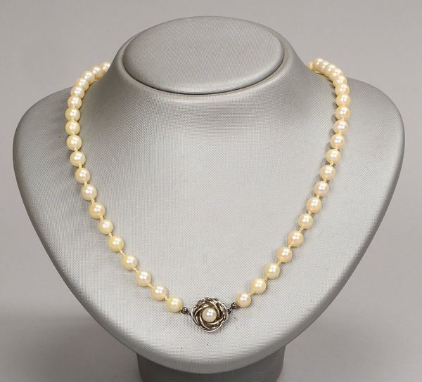 Perlenkette, einzeln gekn., Ø Perle ca. 6 mm, mit 585 WG-Schließe (gest.); Länge 86 cm