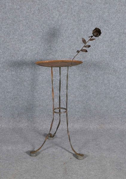 Reinhard Ehlers, Gartentisch, Kupfer handgeschmiedet, mit aufl. Zierrose, sign.