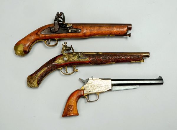 2x Steinschlosspistolen, Länge 40 cm/Länge 41 cm, und 1 Perkussionspistole, Länge 34 cm