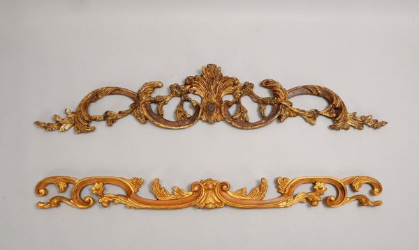 2 Supraporten, antik, holzgeschnitzt/vergoldet; 1x Länge 106 cm/1x Länge 99 cm