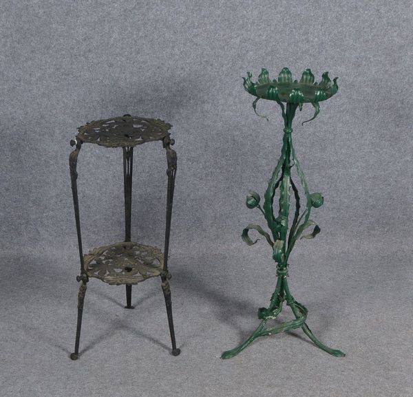Étagère und Blumenständer (Jugendstil), Gusseisen/farb. gef. Metall; Höhe 73 cm/87 cm