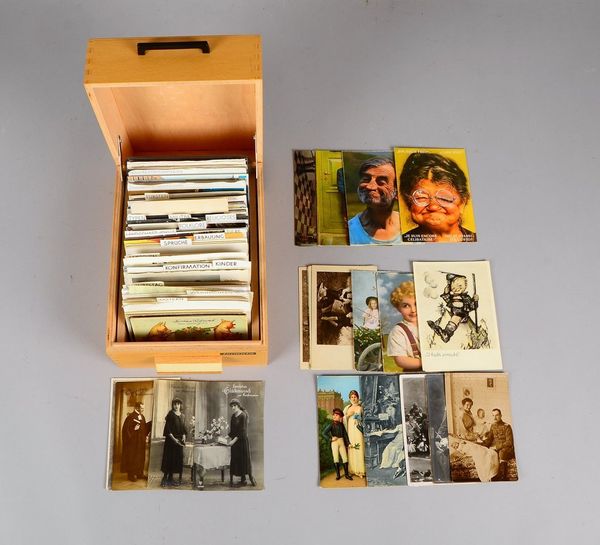 Postkartensammlung, alt, verschiedene Themengebiete - in Holzbox gesammelt