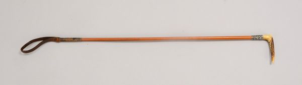 Antike Reitgerte (Ende 19. Jh.), feiner Horngriff mit Silber-Applik.; Länge ca. 70 cm