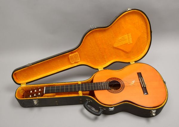 Luxor-Konzertgitarre, '42090', Massivholz-Decke, 6-saitig, in orig. Hardcase