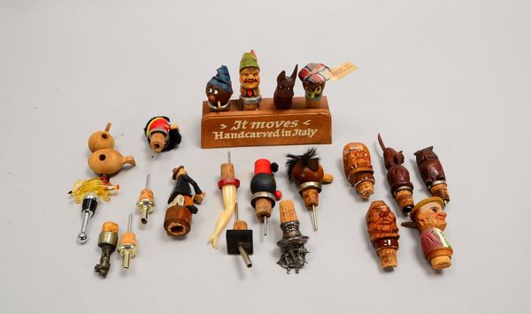 Kl. Sammlung Weinflaschenkorken, unterschiedliche figürl. Ausführungen, 20 Stück