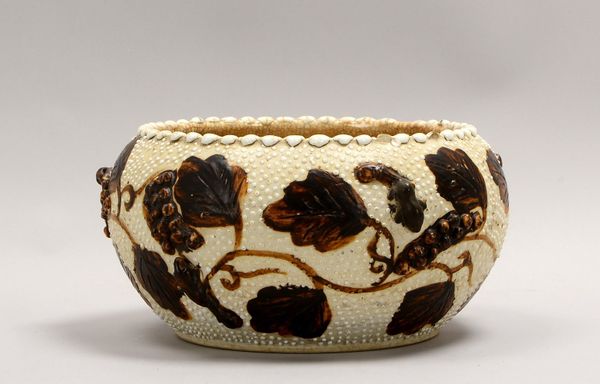 Übertopf (China), Steinzeug, umlaufend mit polychr. Motiven in Dunkelbraun; Ø 21 cm