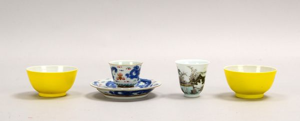 Teeporz.-Konvolut (China), Teeschalen/Becher, mit Bodenmarke - 1x als Paar/1x mit UT