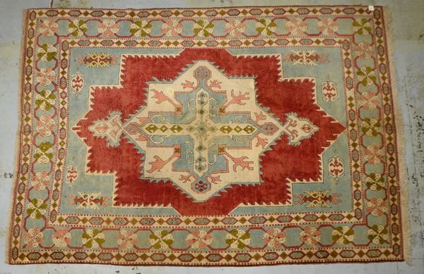 Kars-Kazak, hellgrundig - einzelne rote Knotenköpfe, insges. gleichm.; Maße 360 x 254 cm